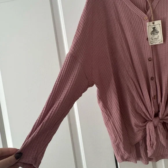 NWT Waffle Knit Tie Top in Wine - Picture 4 of 8